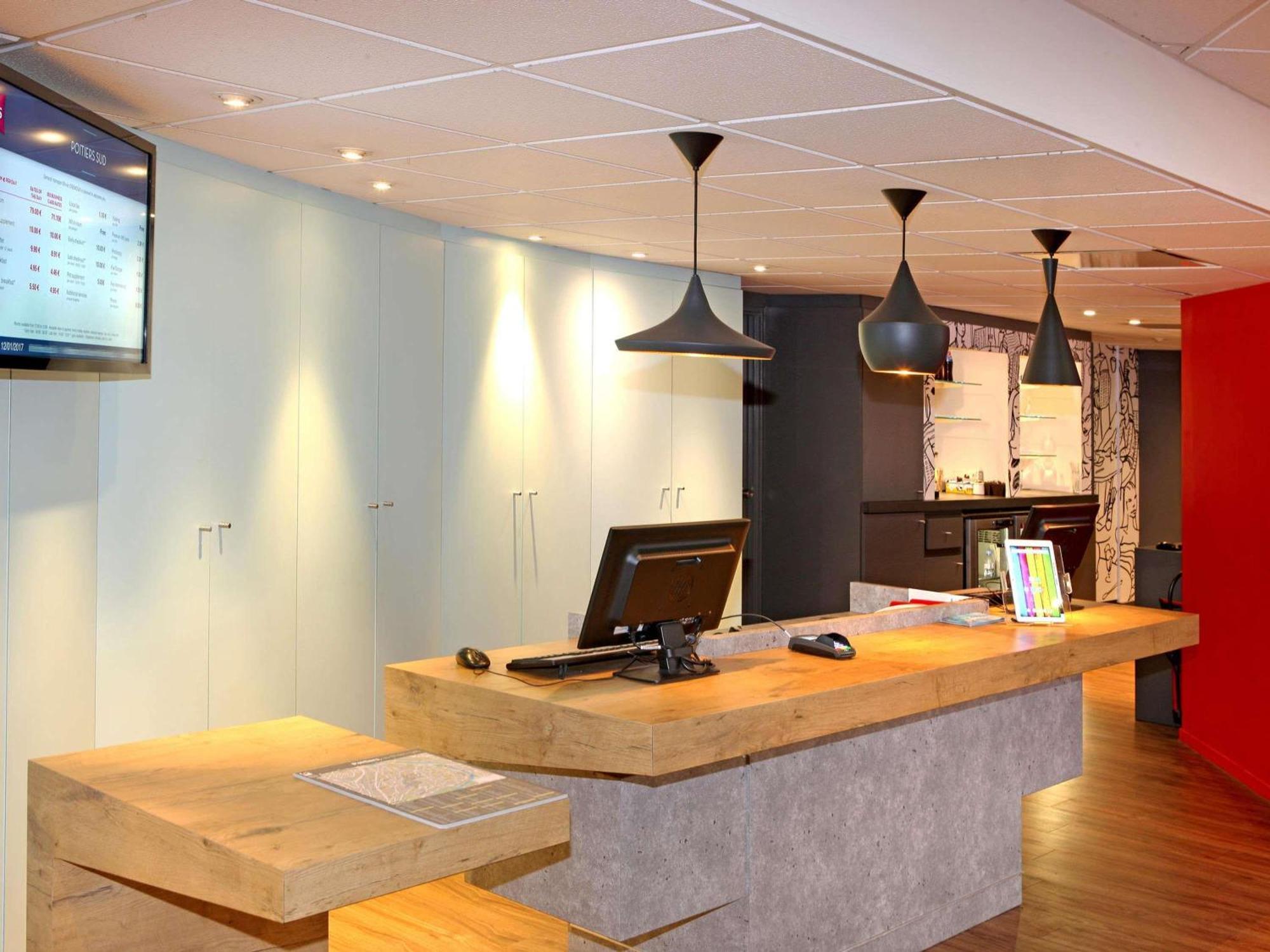 Ibis Poitiers Sud Hotel Екстериор снимка